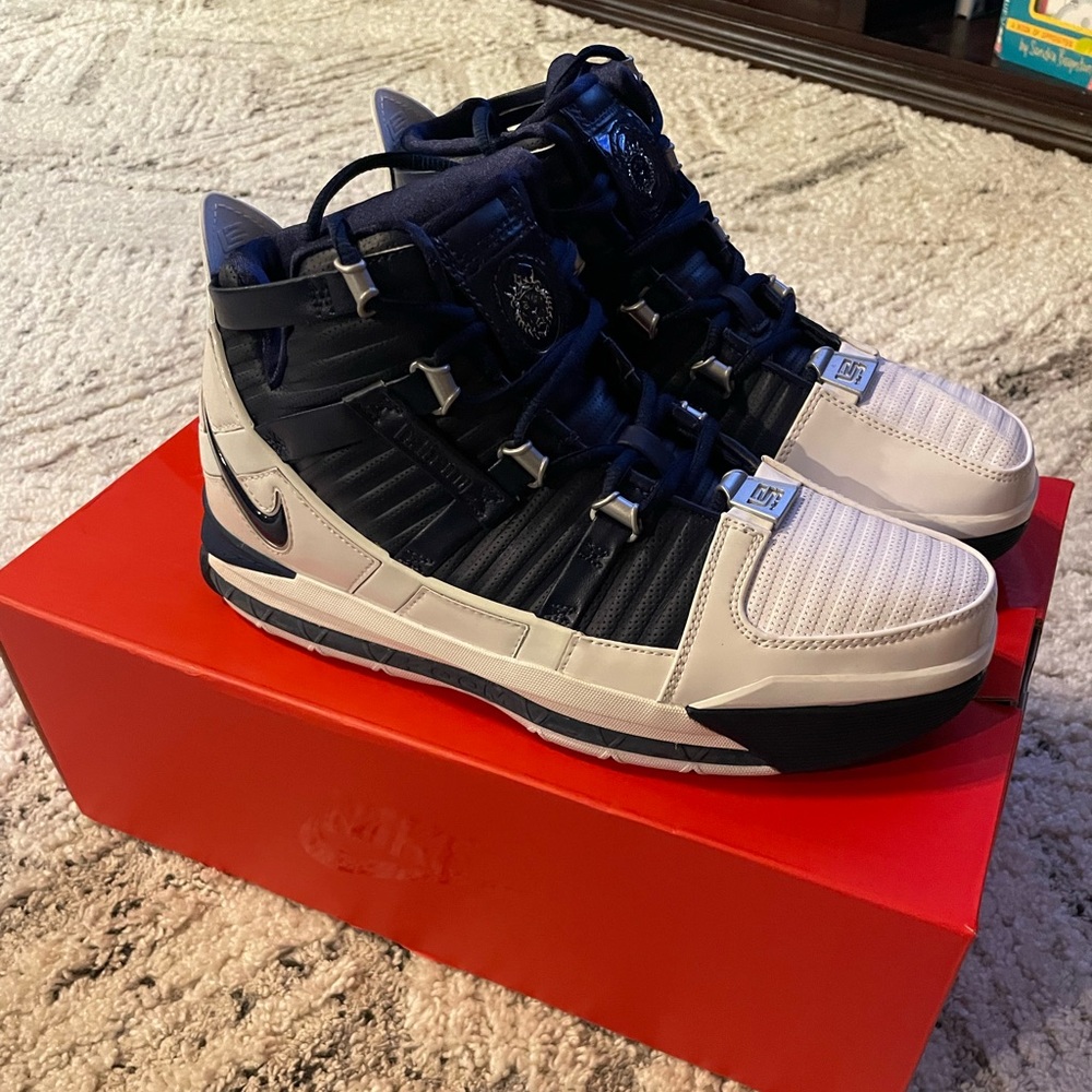 Lebron zoom 3 “Midnight Navy”- mens size 9 or women’s size 10.5 - Picture 5 of 6